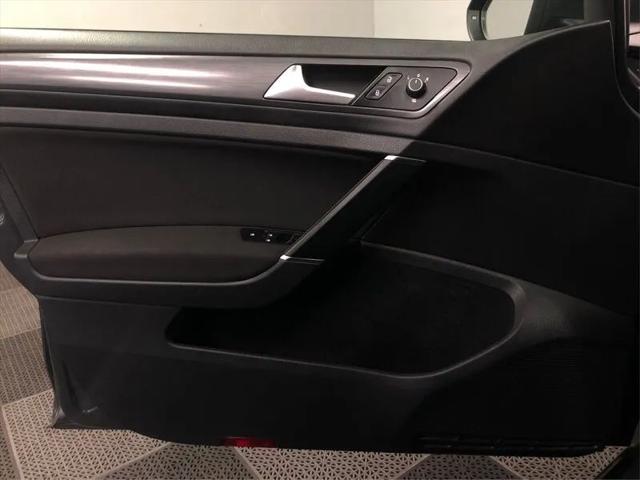2017 Volkswagen e-Golf SE