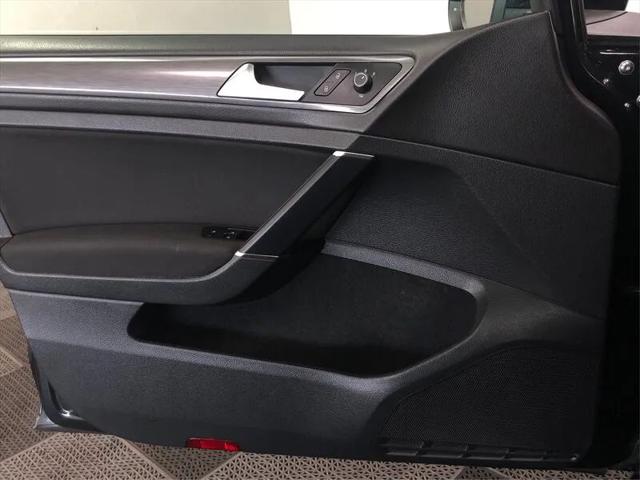 2017 Volkswagen e-Golf SE