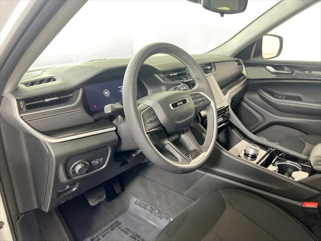 2023 Jeep Grand Cherokee Laredo 4x4