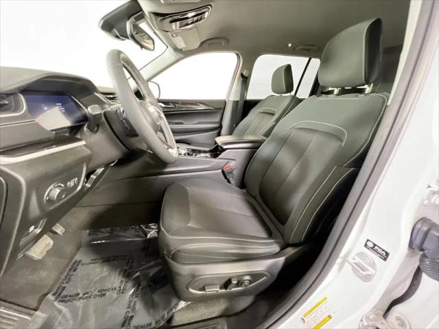 2023 Jeep Grand Cherokee Laredo 4x4