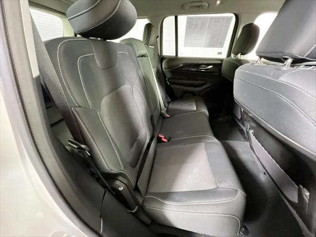 2023 Jeep Grand Cherokee Laredo 4x4