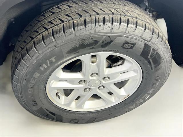 2023 Jeep Grand Cherokee Laredo 4x4