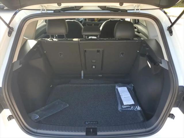 2026 Volkswagen Taos SE Black