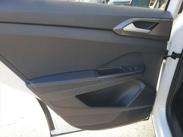 2026 Volkswagen Taos SE Black