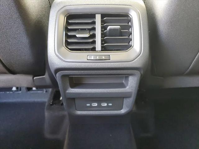 2026 Volkswagen Taos SE Black
