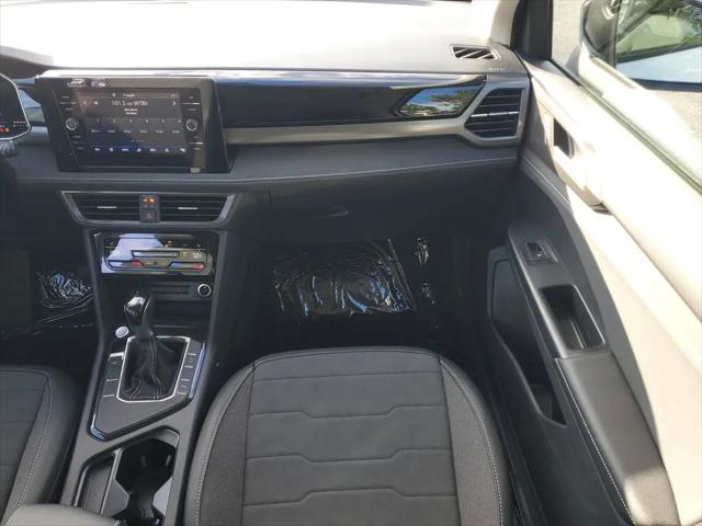 2026 Volkswagen Taos SE Black