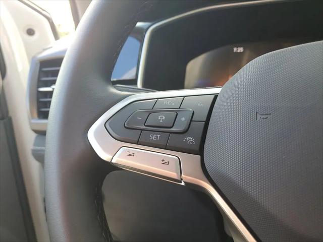 2026 Volkswagen Taos SE Black