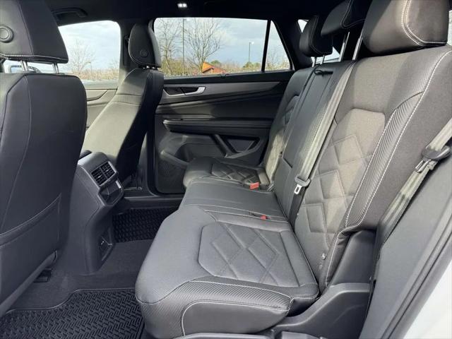 2026 Volkswagen Atlas Cross Sport SE with Technology