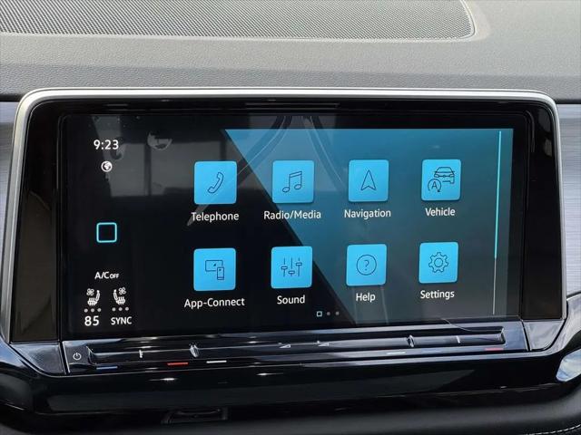 2026 Volkswagen Atlas Cross Sport SE with Technology