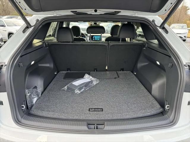2026 Volkswagen Atlas Cross Sport SE with Technology