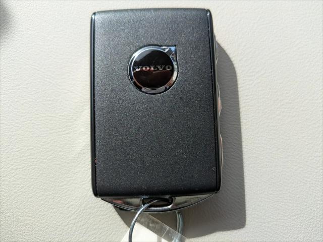 2026 Volvo XC90 Ultra, B6 AWD Gas (mild hybrid), Gasoline, Bright, 7 Seats