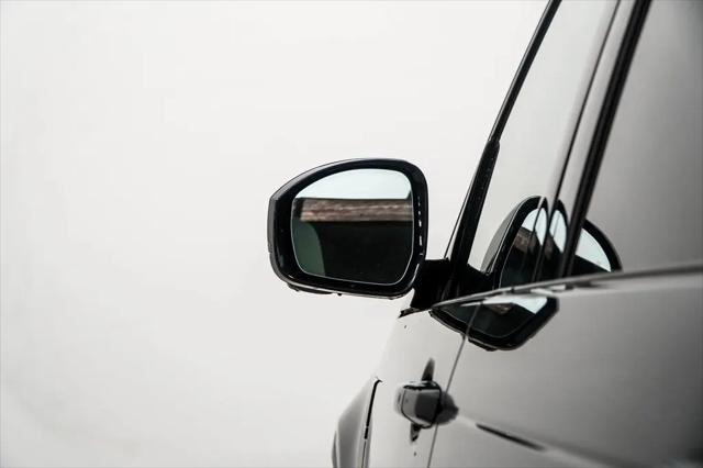 2025 Land Rover Discovery P300 S