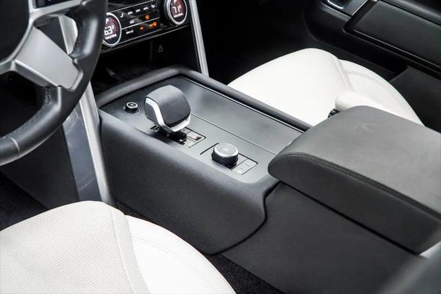 2025 Land Rover Discovery P300 S