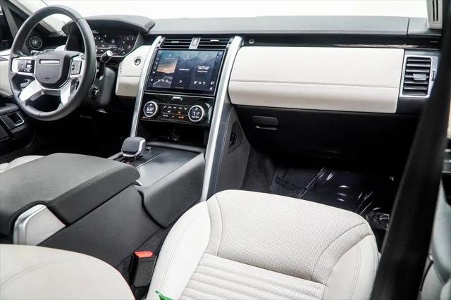 2025 Land Rover Discovery P300 S