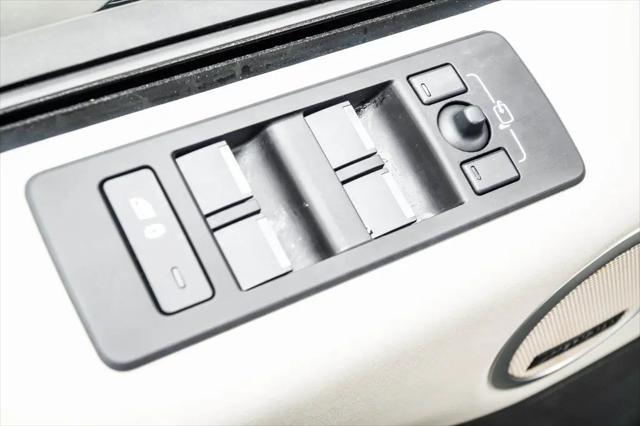 2025 Land Rover Discovery P300 S