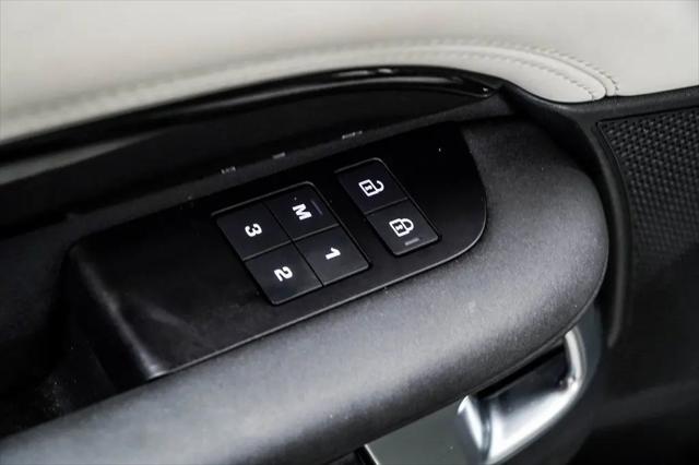 2025 Land Rover Discovery P300 S