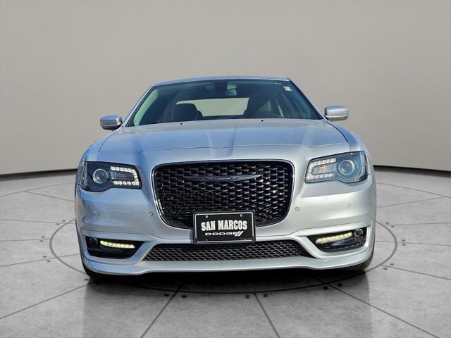 2022 Chrysler 300 Touring L