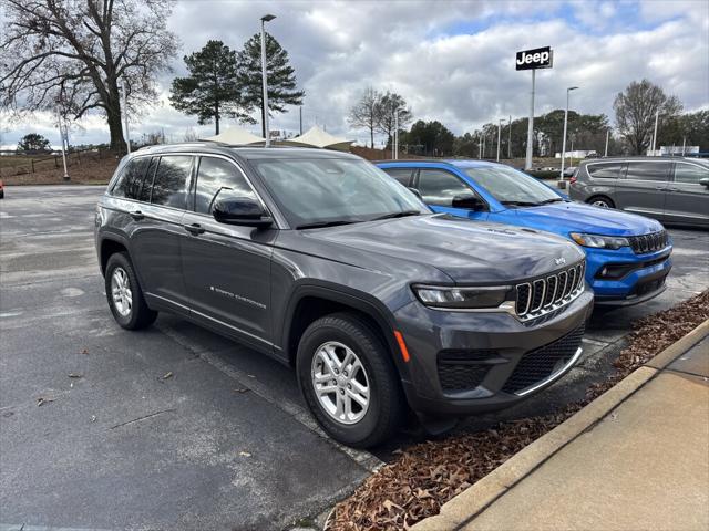 2022 Jeep Grand Cherokee Laredo 4x2