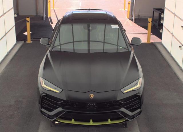 2022 Lamborghini Urus Graphite Capsule