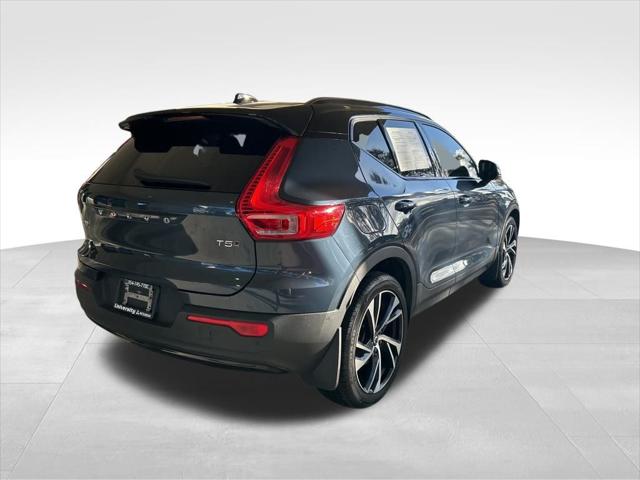2022 Volvo XC40 T5 R-Design