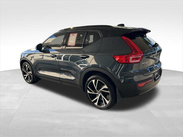 2022 Volvo XC40 T5 R-Design