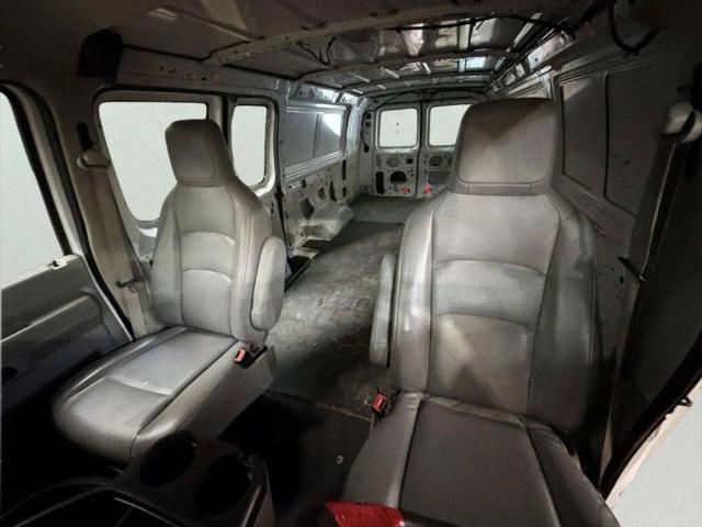 2010 Ford E-350 Super Duty Base