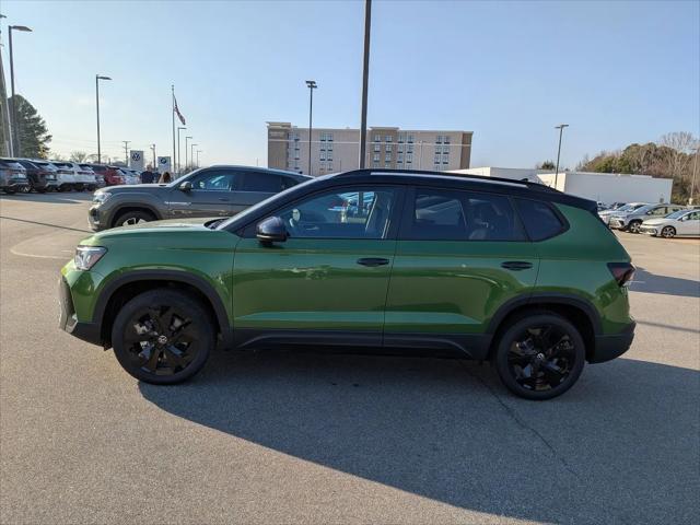 2026 Volkswagen Taos SE Black