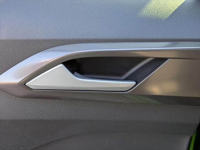 2026 Volkswagen Taos SE Black