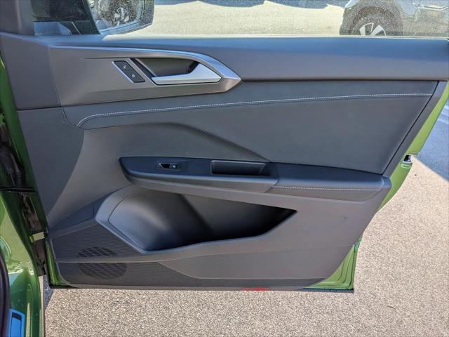 2026 Volkswagen Taos SE Black