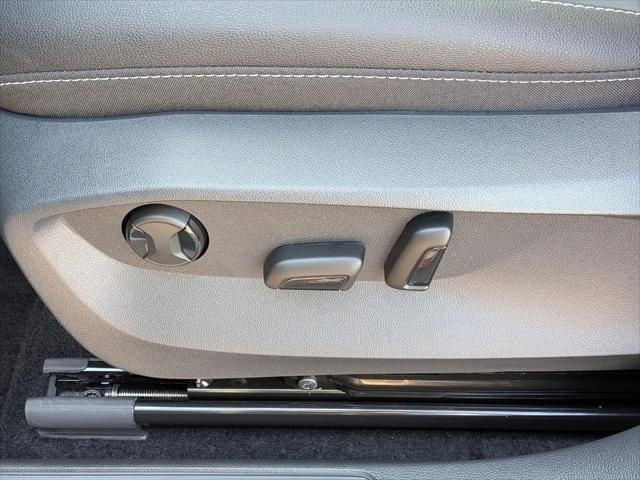 2026 Volkswagen Taos SE Black