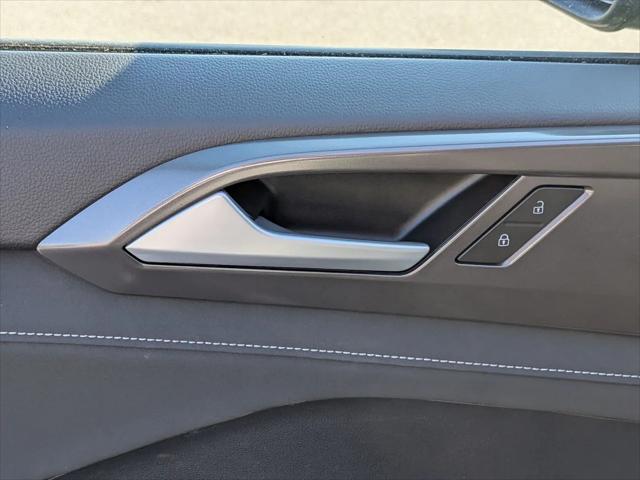 2026 Volkswagen Taos SE Black