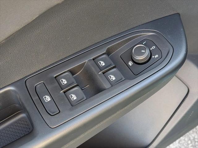 2026 Volkswagen Taos SE Black