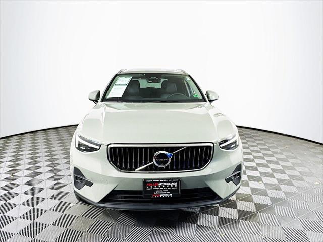 2025 Volvo XC40 B5 Ultra Bright Theme 2025 Volvo XC40 B5 Ultra Bright Theme