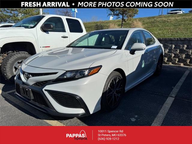 2024 Toyota Camry SE's photo
