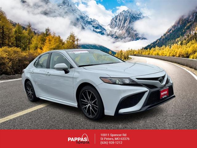 2024 Toyota Camry SE's photo