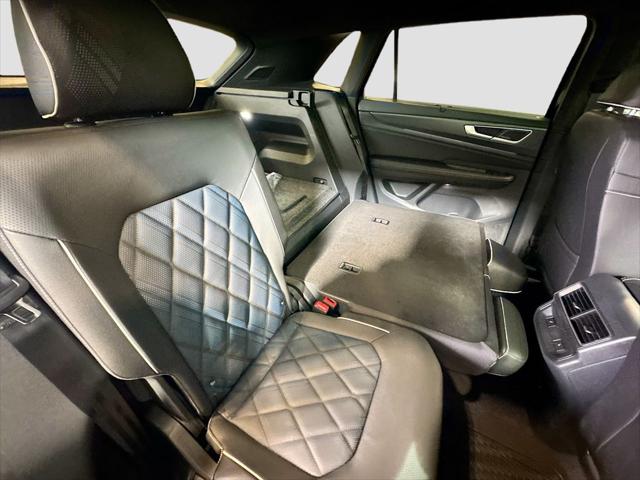 2026 Volkswagen Atlas Cross Sport SEL Premium R-Line