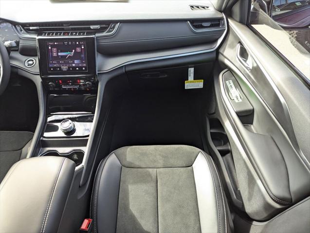 2025 Jeep Grand Cherokee Altitude 4x2