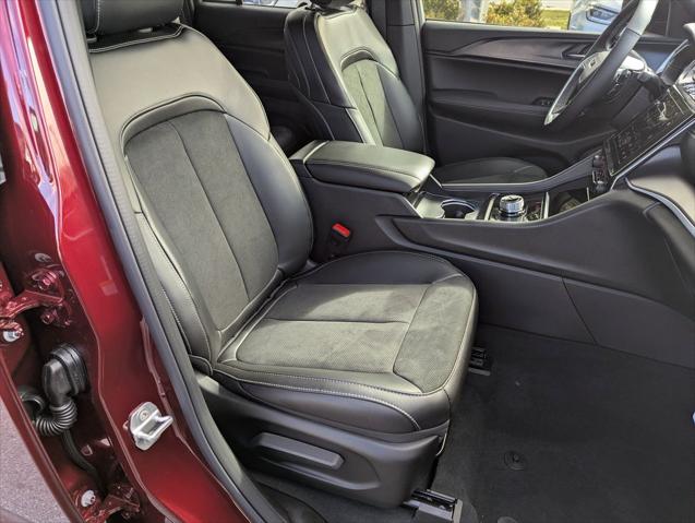 2025 Jeep Grand Cherokee Altitude 4x2