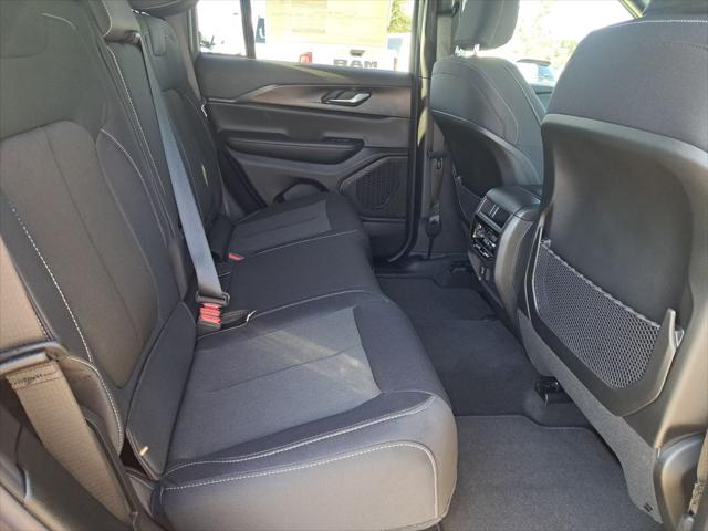 2025 Jeep Grand Cherokee Laredo X 4x2