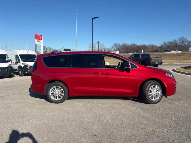 2026 Chrysler Pacifica Select AWD