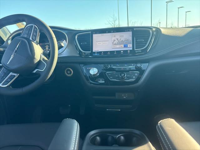 2026 Chrysler Pacifica Select AWD