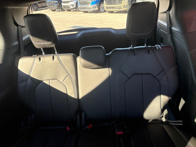 2026 Chrysler Pacifica Select AWD