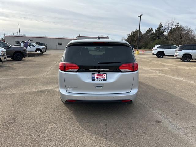 2026 Chrysler Voyager LX