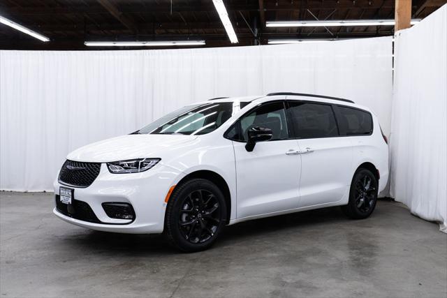 2026 Chrysler Pacifica Select AWD