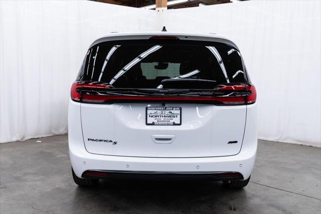 2026 Chrysler Pacifica Select AWD