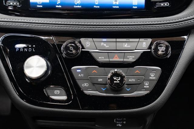 2026 Chrysler Pacifica Select AWD