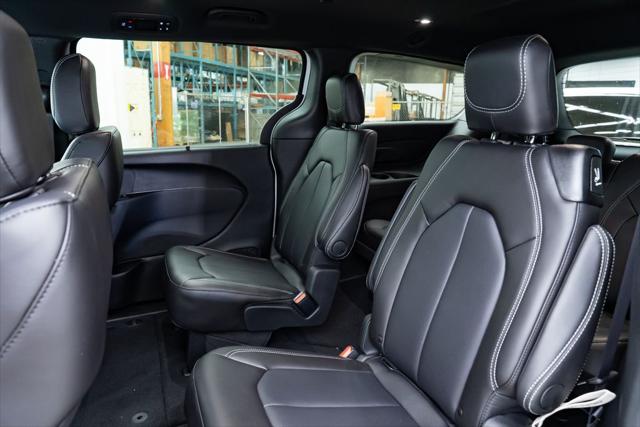 2026 Chrysler Pacifica Select AWD