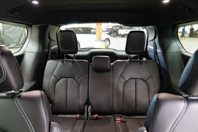 2026 Chrysler Pacifica Select AWD