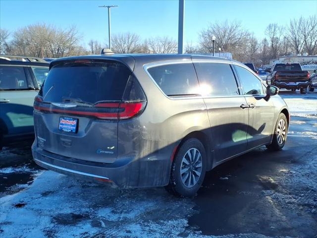 2022 Chrysler Pacifica Hybrid Touring L