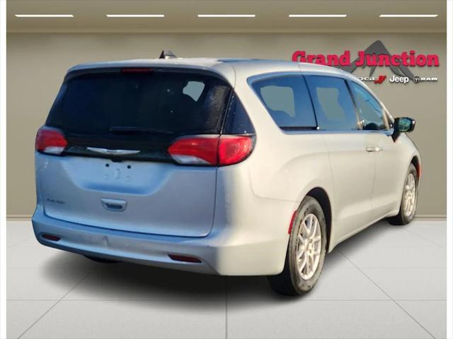 2024 Chrysler Voyager LX